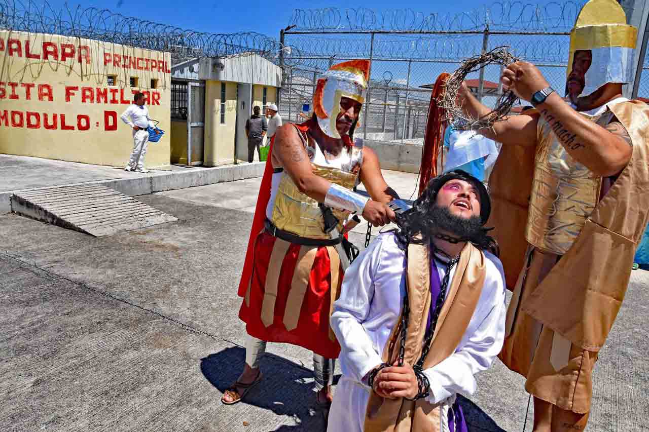 morelia passion prison photo documentary